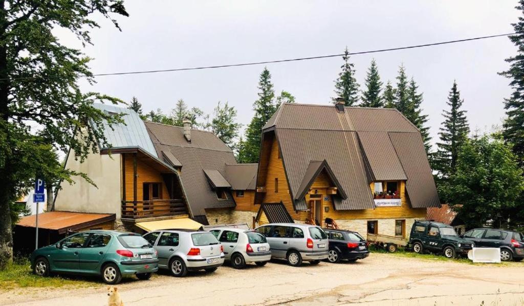 Apartments Dobro Яхорина Екстериор снимка